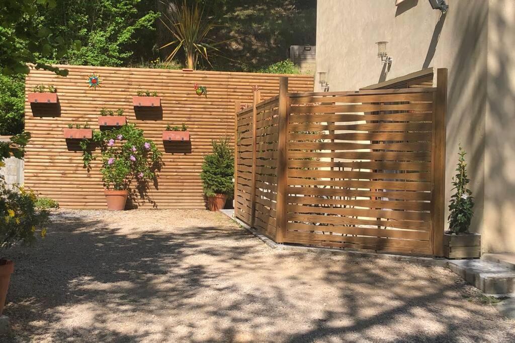 Appartement Au Calme Dans Un Espace Arbore Tourrettes-sur-Loup Exteriér fotografie